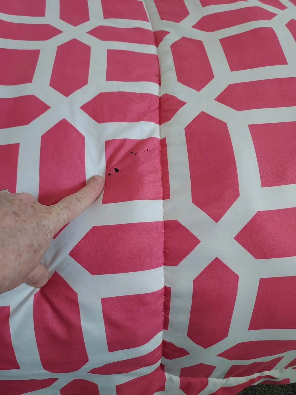 Max Studio Hot Pink & White Twin Geometric Comforter Bedding Blanket Bold Bright